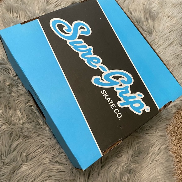 *NEW* Sure-Grip Prism Indoor Roller Skates - Picture 5 of 13